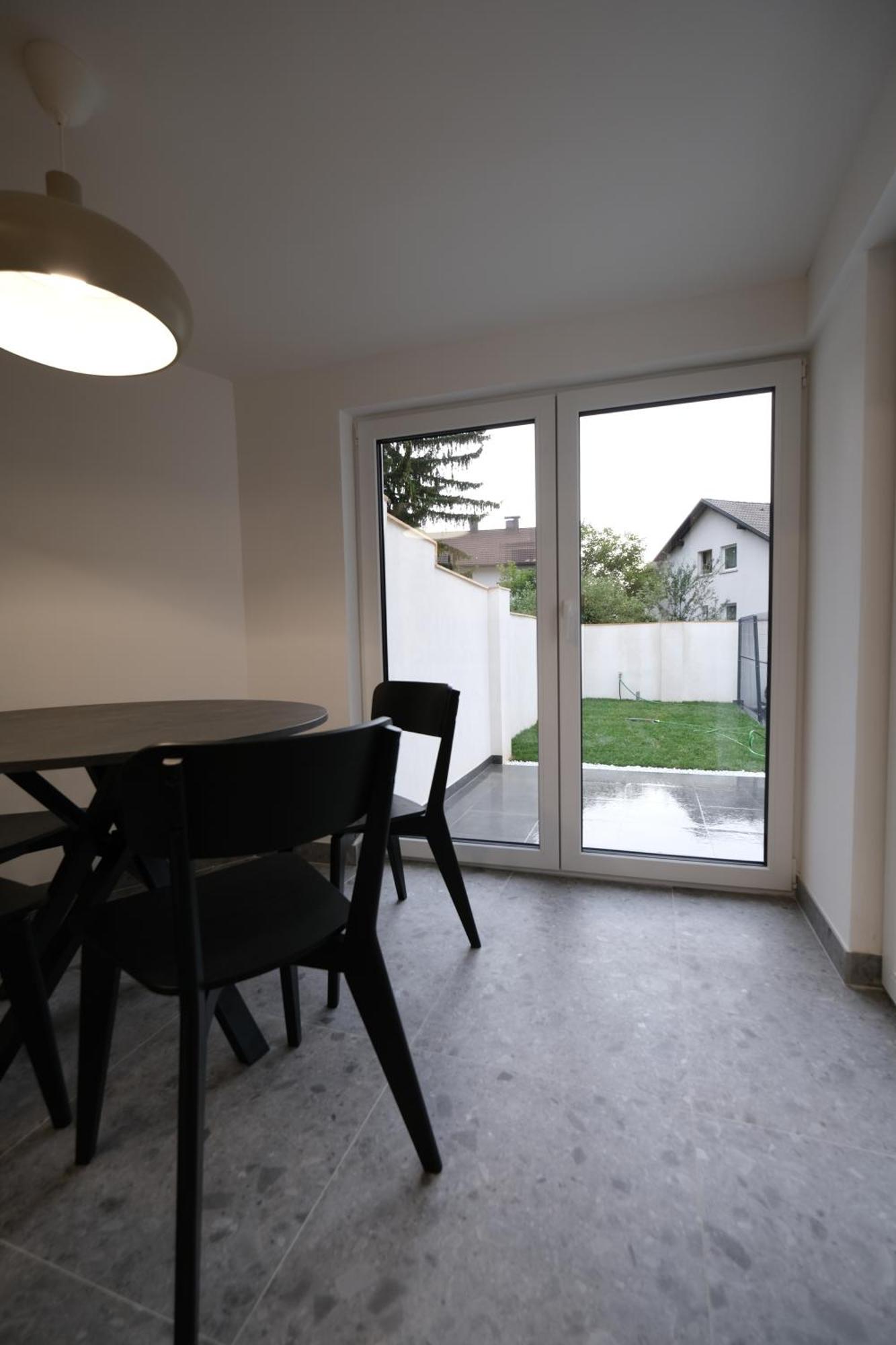 Apartments Emona Free Parking & Gym Любляна Екстериор снимка